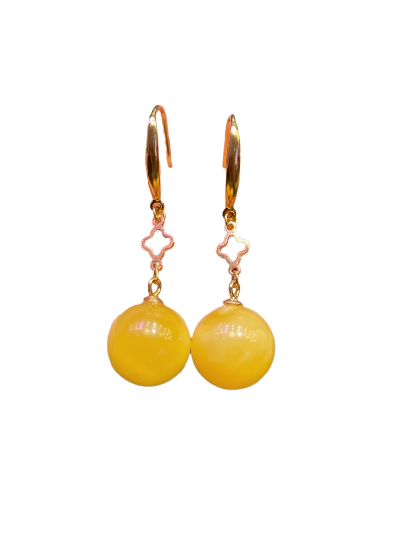 A Pair 925 Silver Inlay Beeswax Earrings: A Pair 925 Silver Inlay Beeswax EarringsDimension: 11.6 (mm) 0.46 (inches)