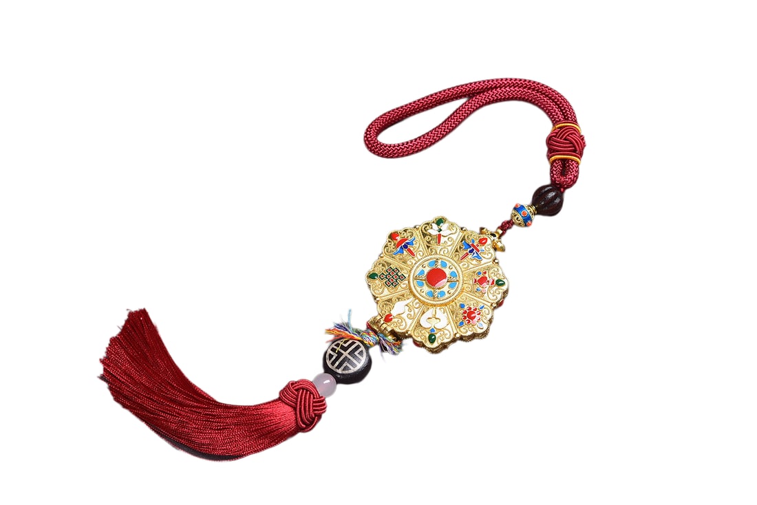 Silver Plated Gilt Gold Inlay Gem Car Pendant w Gawu Box: Silver Plated Gilt Gold Inlay Gem Car Pendant w Gawu BoxDimension: 60 x 12 (mm) 2.36 x 0.47 (inches) Weight: 0.20 lbs/ 91.3 g