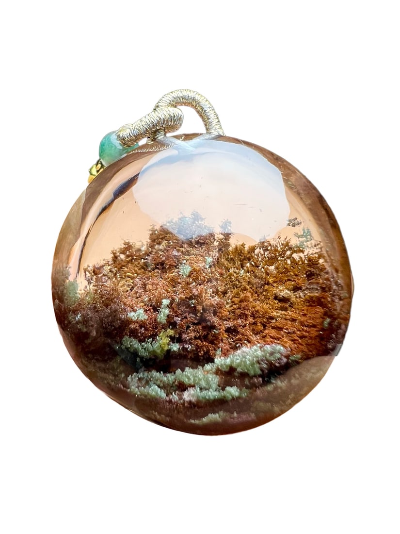 Colorful Crystal Hand-Carved Lucky Pendant: Colorful Crystal Hand-Carved Lucky Pendant Dimension: 28.2 x 28.5 x 16 (mm) 1.11 x 1.12 x 0.63 (inches) Weight: 0.04 lbs/ 17 g