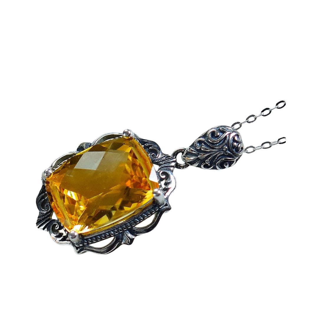 925 Silver Inlay Yellow Crystal Pendant: 925 Silver Inlay Yellow Crystal Pendant Dimension: 24 x 16.8 x 8.2 (mm) 0.94 x 0.66 x 0.32 (inches)