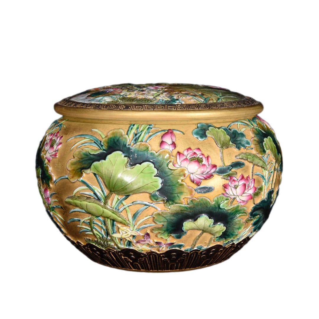 Porcelain Pot Famille Rose w Lotus Leaf & Lotus Flower, Qing Dynasty Qianlong Mark: Porcelain Pot Famille Rose w Lotus Leaf & Lotus Flower, Qing Dynasty Qianlong Mark Dimension: 140 x 95 (mm) 5.51 x 3.74 (inches)