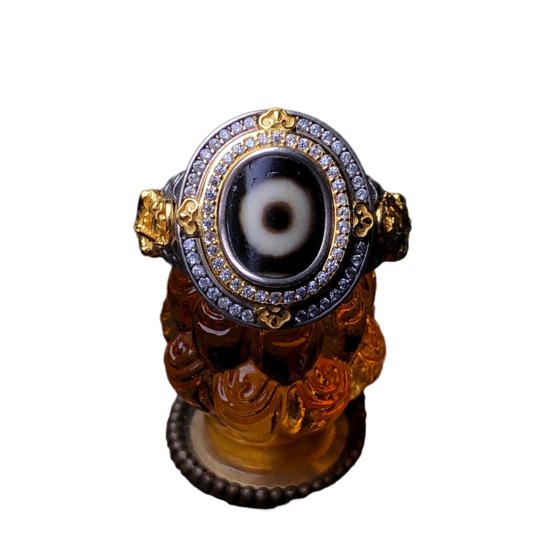 925 Silver Inlay DZI Agate Ring Adjustable: 925 Silver Inlay DZI Agate Ring AdjustableDimension: 17 (mm) 0.67 (inches) Weight: 0.03 lbs/ 12.1 g