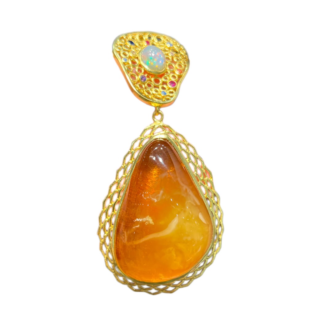 925 Silver Inlay Beeswax Lucky Pendant: 925 Silver Inlay Beeswax Lucky PendantDimension: 50.8 x 28.6 (mm) 2 x 1.12 (inches) Weight: 0.06 lbs/ 27.43 g