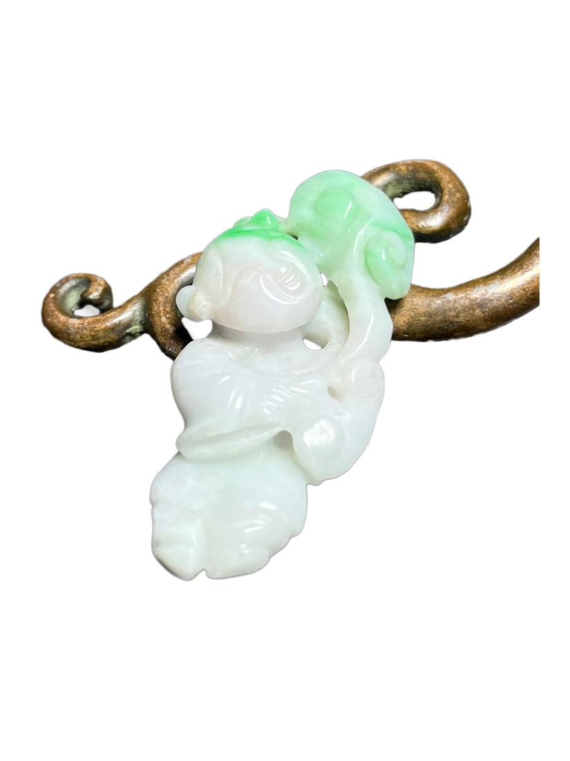 Vintage Jadeite Hand-Carved Pendant w Ruyi Kid: Vintage Jadeite Hand-Carved Pendant w Ruyi KidDimension: 47 x 22 x 10 (mm) 1.85 x 0.87 x 0.39 (inches) Weight: 0.03 lbs/ 13 g