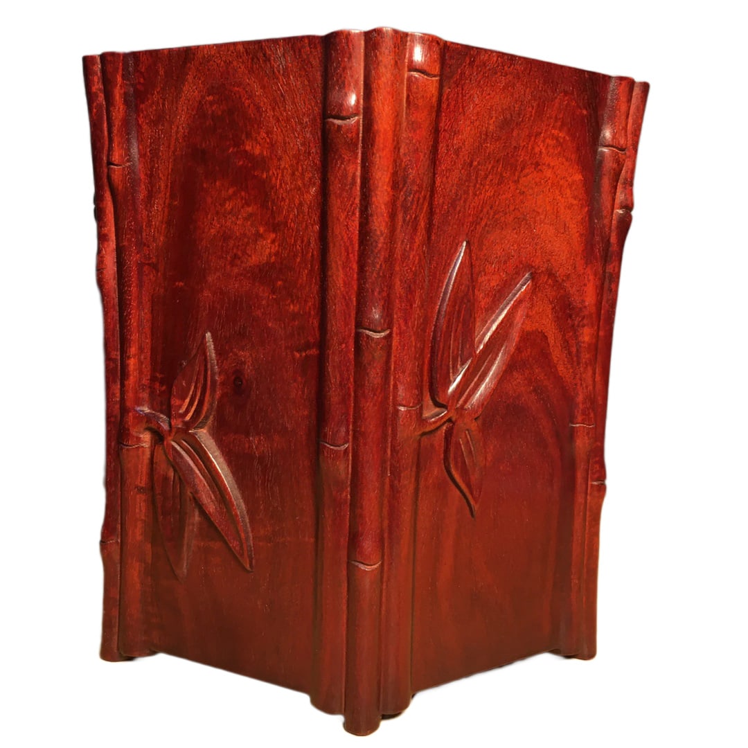 Vintage Huanghuali Wood Brush Pot Low Relief w Fortune Bamboo: Vintage Huanghuali Wood Brush Pot Low Relief w Fortune BambooDimension: 200 x 190 (mm) 7.87 x 7.48 (inches) Weight: 3.48 lbs/ 1580 g