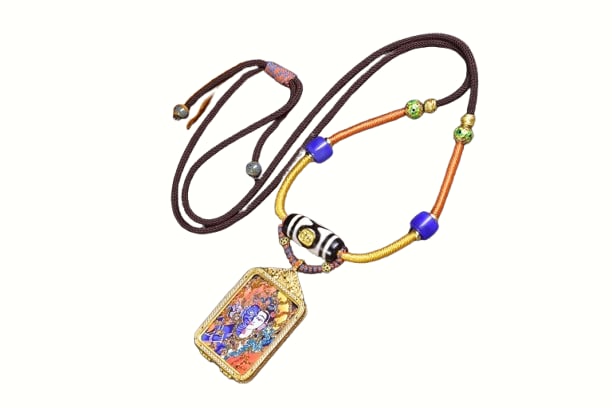 Tangka Pendant w Hand Woven DZI Agate Beads Necklace: Tangka Pendant w Hand Woven DZI Agate Beads NecklaceDimension: 45 x 30 (mm) 1.77 x 1.18 (inches) Weight: 0.08 lbs/ 36.7 g