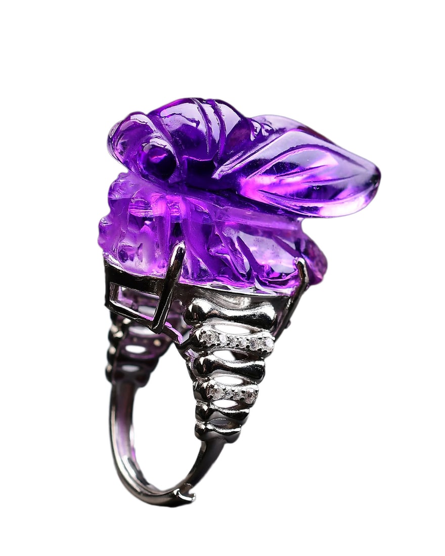 Amethyst Hand-Carved Ring w Fortune Cicada: Amethyst Hand-Carved Ring w Fortune CicadaDimension: 20 x 16 x 11 (mm) 0.79 x 0.63 x 0.43 (inches) Weight: 0.03 lbs/ 13.6 g