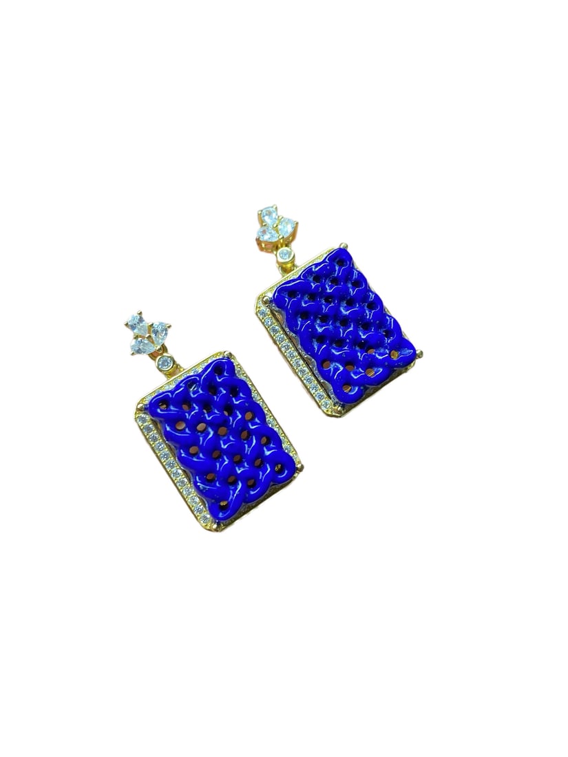 A Pair 925 Silver Inlay Lapis Lazuli Earrings: A Pair 925 Silver Inlay Lapis Lazuli EarringsDimension: 18.7 x 14.7 (mm) 0.74 x 0.58 (inches)