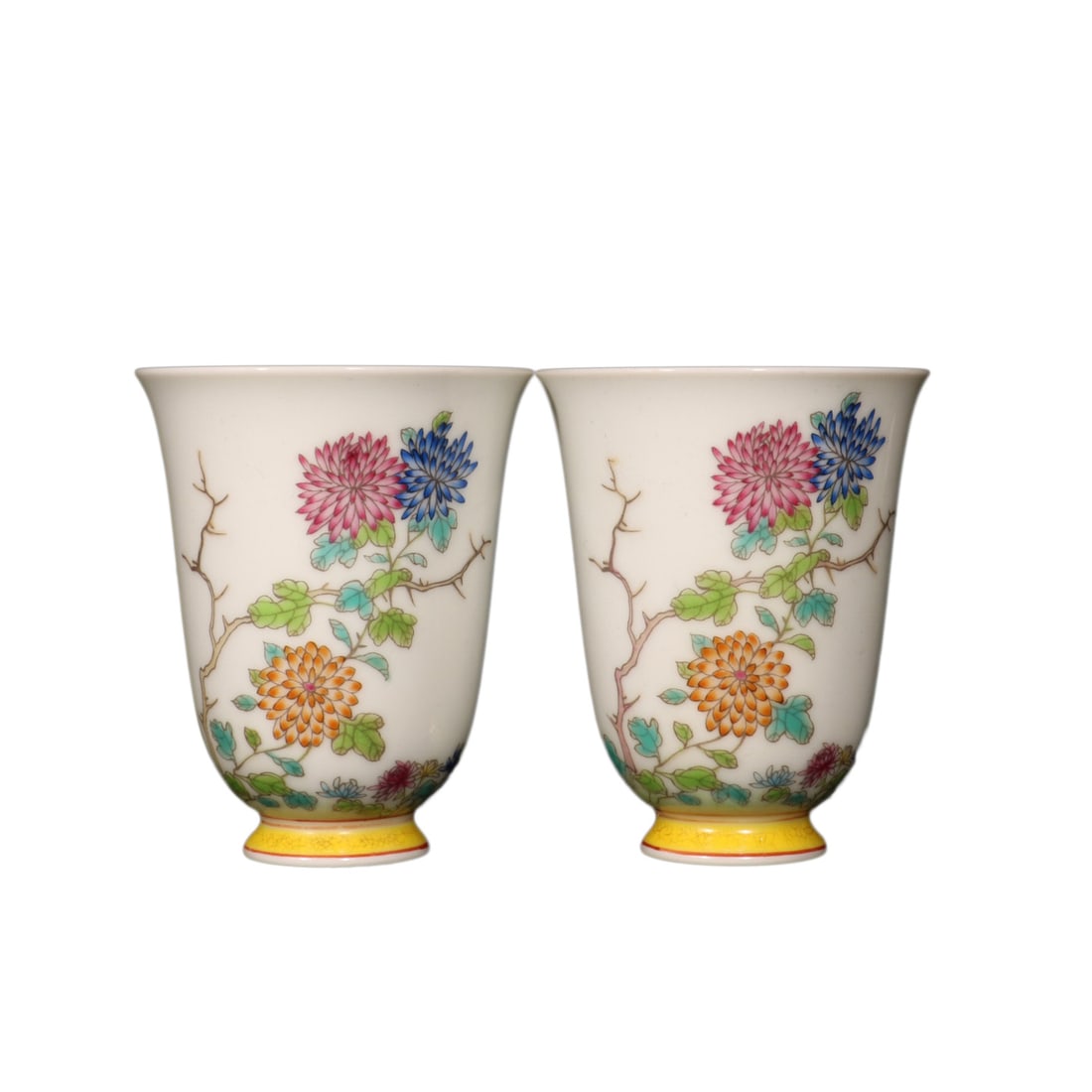A Pair Porcelain Cups Famille Rose w Chrysanthemum Design, Qing Dynasty Yongzheng Mark: A Pair Porcelain Cups Famille Rose w Chrysanthemum Design, Qing Dynasty Yongzheng Mark Dimension: 70 x 60 (mm) 2.75 x 2.36 (inches)