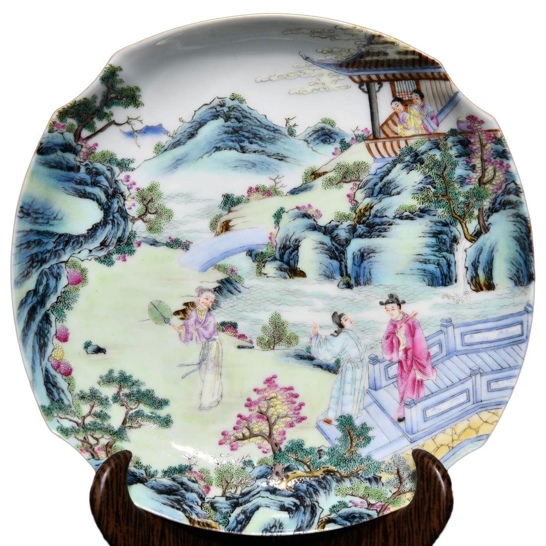Porcelain Plate Famille Rose w Sages Meeting,Qing Dynasty QianLong Mark: Porcelain Plate Famille Rose w Sages Meeting,Qing Dynasty QianLong MarkDimension: 172 x 30 (mm) 6.77 x 1.18 (inches)