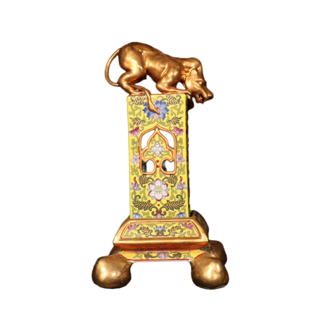 Porcelain Incense Burner Famille Rose Enamel w Fortune Lion,Qing Dynasty Yongzheng Mark: Porcelain Incense Burner Famille Rose Enamel w Fortune Lion,Qing Dynasty Yongzheng MarkDimension: 225 x 120 (mm) 8.86 x 4.72 (inches)