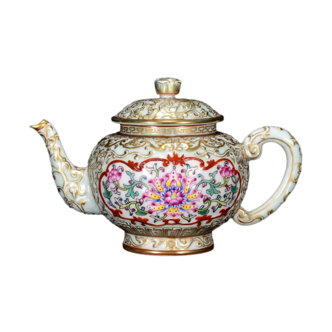 Porcelain Teapot Gilt Edge Famille Rose w Flowers,Qing Dynasty QianLong Mark: Porcelain Teapot Gilt Edge Famille Rose w Flowers,Qing Dynasty QianLong MarkDimension: 190 x 120 (mm) 7.48 x 4.72 (inches)