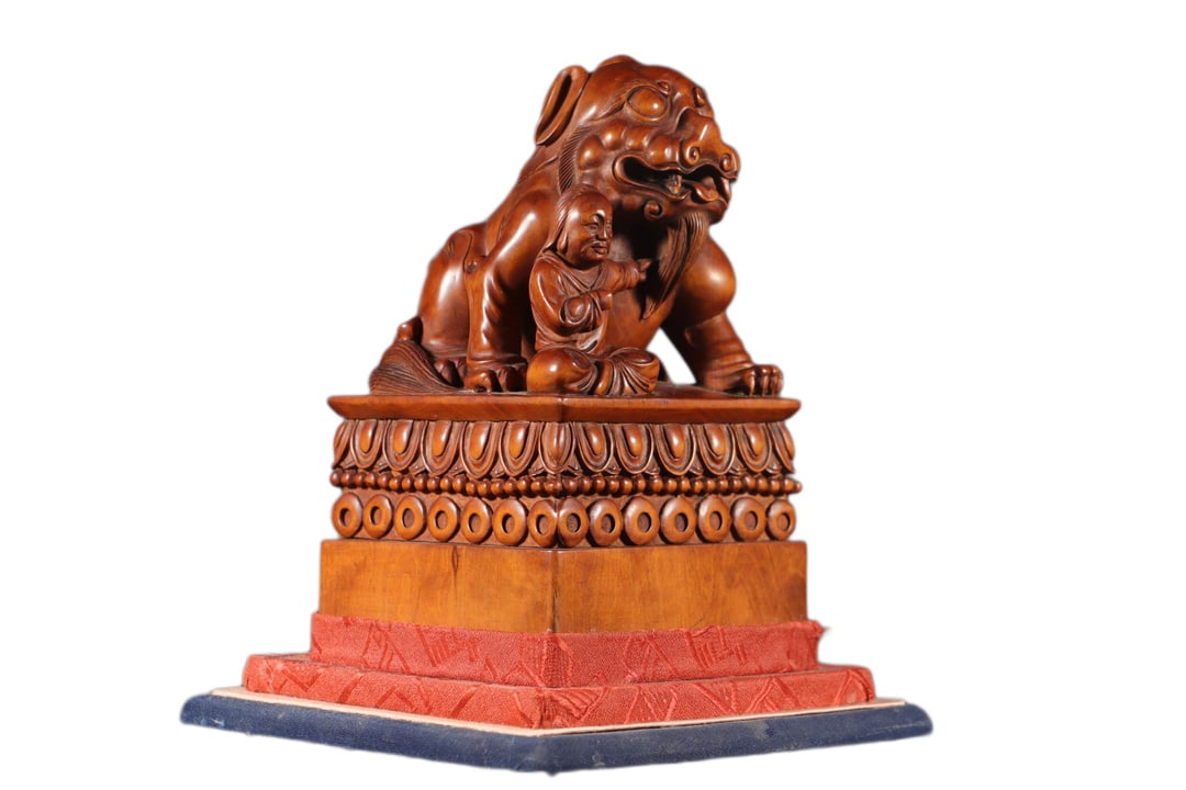 Vintage Boxwood Wood Hand-Carved Seal w Fortune Lion: Vintage Boxwood Wood Hand-Carved Seal w Fortune LionDimension: 165 x 95 x 90 (mm) 6.50 x 3.74 x 3.54(inches) Weight: 1.52 lbs/ 690 g