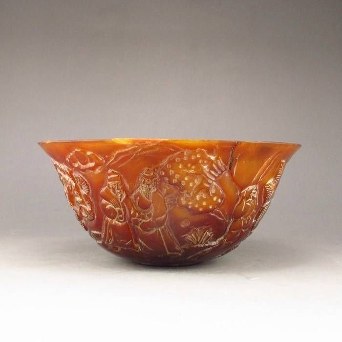 Hand-carved Chinese Ox Horn Bowl w Old Man: Vintage Hand-carved Chinese Ox Horn Bowl w Old Man & Pine Tree Dimension: 130*130*60(mm) 5.12*5.12*3.26(in) Weight0.71 lbs/320g Tips about horn sculpture Horn sculpture has a long history. The horn sc