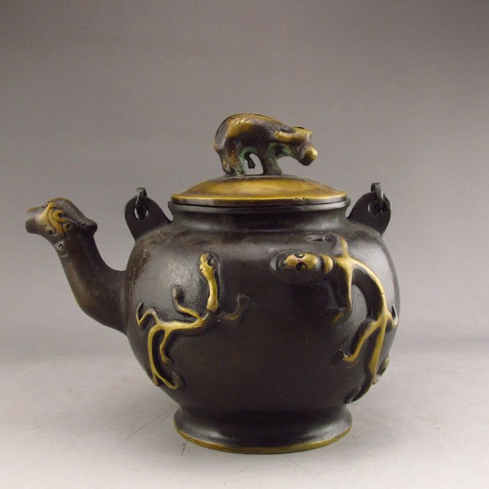 Chinese Bronze Teapot Carved Li Dragon: Chinese Bronze Teapot Carved Li Dragon w Xuan De Mark 140*125*115(mm) 5.51*4.92*4.53(in) Weight 1.57 lbs/710g Tips about Bronze Bronze is some of the most important pieces of Chinese art, warranting a