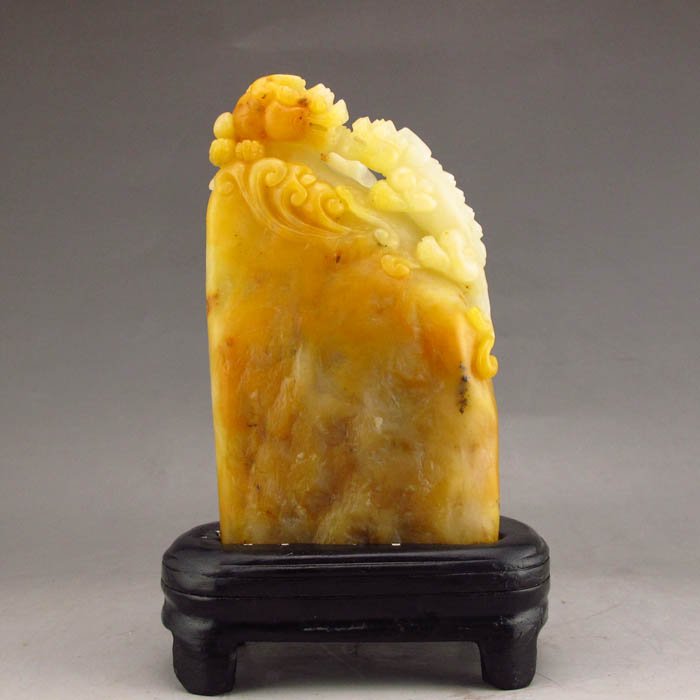 Chinese Hand Carved Shoushan Stone Statue Fortune Beast: Chinese Hand Carved Natural Shoushan Stone Statue - Fortune BeastDimension: 120*70*30(mm) 4.72*2.76*1.18(in) Weight 1.14 lbs/515 gTips about Shoushan StoneChinese Fujian Shoushan stone is one of four