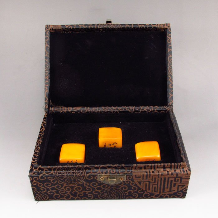 A Set Three Piece Natural Shoushan Stone Seal: A Set Three Piece Hand Carved Chinese Natural Shoushan Stone Seal Dimension: 24*24*24(mm) 0.94*0.94*0.94(in) Weight 0.30 lbs/135g Tips about Shoushan Stone Chinese Fujian Shoushan stone is one of four