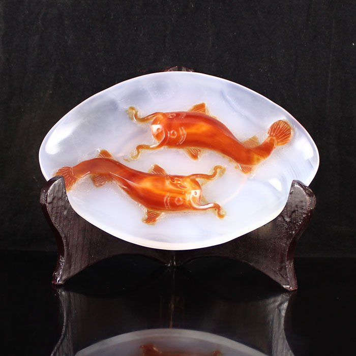 Beautiful Color Chinese Natural Agate Plate Statue: Beautiful Color Hand Carved Chinese Natural Agate Plate Statue - FishDimension: 150*165*18(mm) 5.91*6.50*0.71(in) Weight 0.41 lbs/188gThe total weight does not include the base. The base is not includ