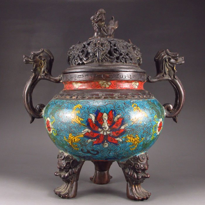 Chinese Bronze Cloisonne Incense Burner w Ming Dy Mark: Beautiful Used Chinese Bronze Cloisonne Incense Burner w Ming Dy MarkDetails:245*207*160(mm)9.65*8.15*6.30(in)Weight 5.26 lbs/2388g