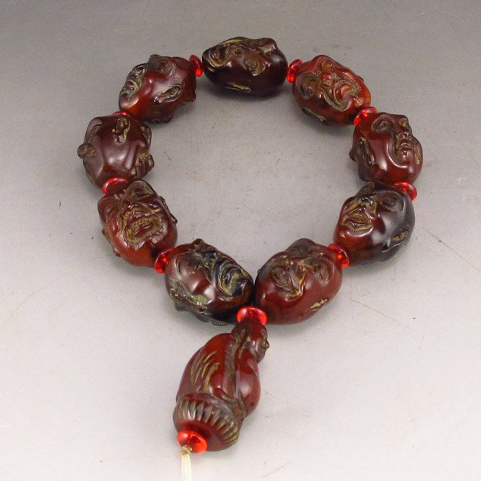 Hand Carved Ox Horn Buddhism Luohan Head Bracelet: Hand Carved Chinese Ox Horn Buddhism Luohan Head Bracelet Dimension: 28*21*20(mm) 1.10*0.83*0.79(in) Weight 0.18 lbs/82g Tips about horn sculpture Horn sculpture has a long history. The horn sculpture