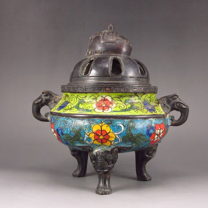 Chinese Bronze Cloisonne Elephent Head Incense Burner: Beautiful Used Chinese Bronze Cloisonne Elephent Head 3 Legs Incense BurnerDetails:168*157*122(mm)6.61*6.18*4.80(in)Weight 2.78 lbs/1260g