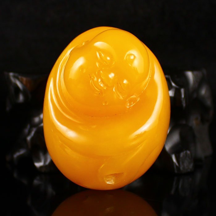Natural Indonesia Jin Tian Huang Pendant w Fortune Kid: Beautiful Color Hand Carved Natural Indonesia Jin Tian Huang Pendant w Fortune KidDimension: 46*37*33(mm) 1.81*1.46*1.30(in) Weight 0.18 lbs/80 gJin Tian Huang from Indonesia and Java Sun Xi, the ston