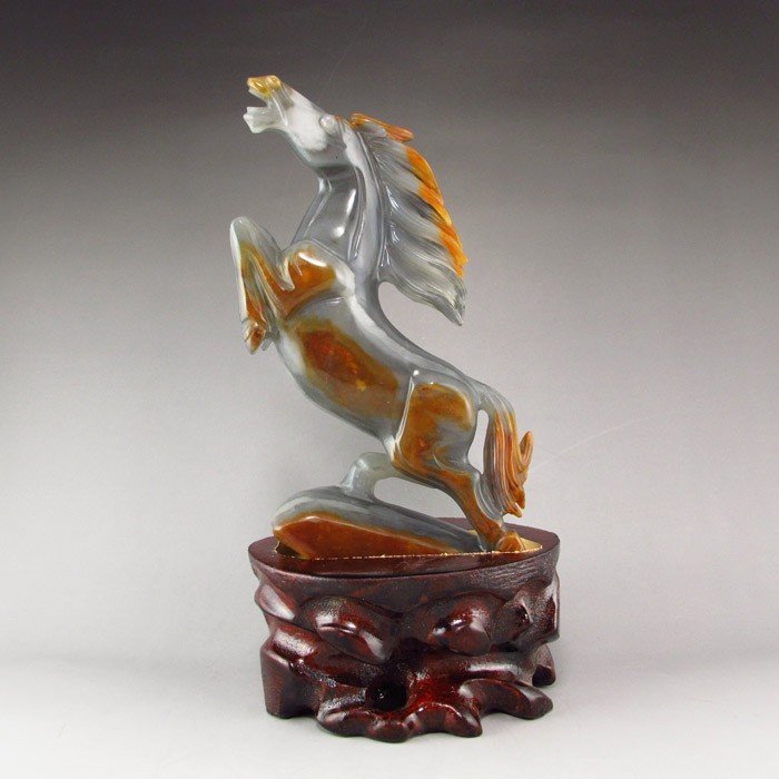 Hand-carved Chinese Natural Jade Statue - Horse: Hand-carved Chinese Natural Jade Statue - Horse Dimension: 168*88*30(mm) 6.61*3.46*1.18(in) Weight 0.98 lbs/445g The total weight does not include the base. The base is included after you have won the