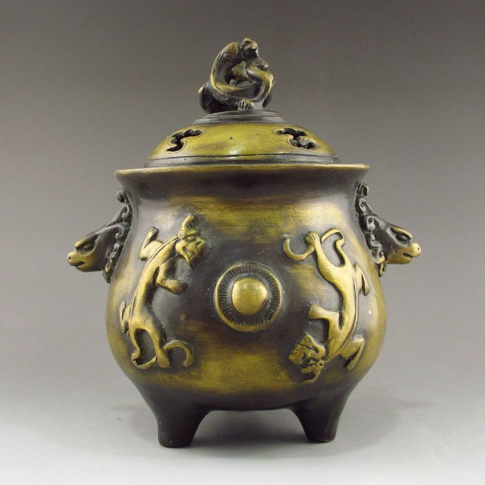 Chinese Bronze 3 Legs Incense Burner Carved Chi Dragon: Chinese Bronze 3 Legs Incense Burner Carved Chi Dragon w Lid Dimension: 129*107*143(mm) 5.08*4.21*5.63(in) Weight 1.30 lbs/590g Tips about Bronze Bronze is some of the most important pieces of Chinese
