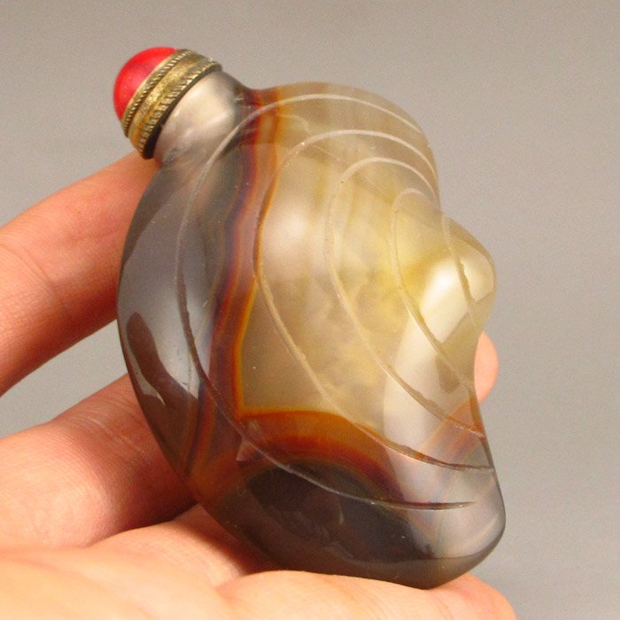 Vintage Hand Carved Chinese Natural Agate Snuff Bottle: Vintage Hand Carved Chinese Natural Agate Snuff Bottle Dimension:67*37*27(mm)2.64*1.46*1.06(in)Weight 0.13 lbs/ 60 gAgate is a code, Ma Nao, horse brain, is a kind of mineral chalcedony class, is ofte