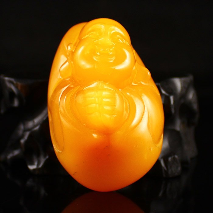 Indonesia Jin Tian Huang Pendant - Laughing Buddha: Beautiful Color Hand Carved Indonesia Natural Jin Tian Huang Pendant - Laughing Buddha Dimension: 53*35*35(mm)2.09*1.38*1.38(in) Weight 0.18 lbs/80g Jin Tian Huang from Indonesia and Java Sun Xi, the 