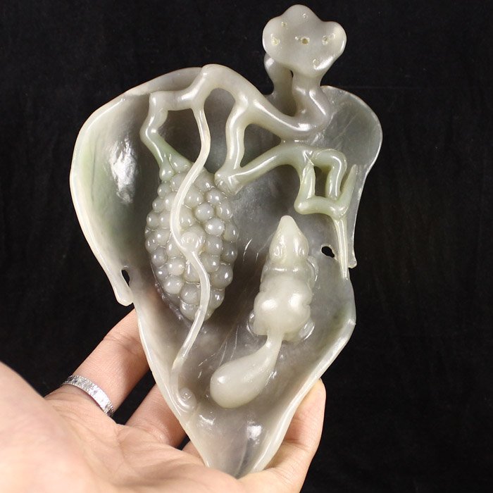 Chinese Natural Hetian Jade Statue - Squirrel & Grape: Hand-carved Chinese Natural Hetian Jade Statue - Squirrel & Grape170*150*39(mm)6.69*5.91*1.54(in)Weight 0.60 lbs/272 gTips about Chinese Hetian Nephrite JadeHetian jade is a nephrite jade and is regar