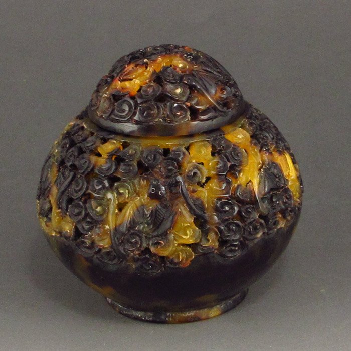 Hollow-out Carved Dai Mao Cricket Container Jar: Hollow-out Carved Natural Dai Mao Cricket Container Jar w Fortune BatDimension: 65*68*68(mm)2.56*2.68*2.68 (in) Weight 0.09 lbs/40g