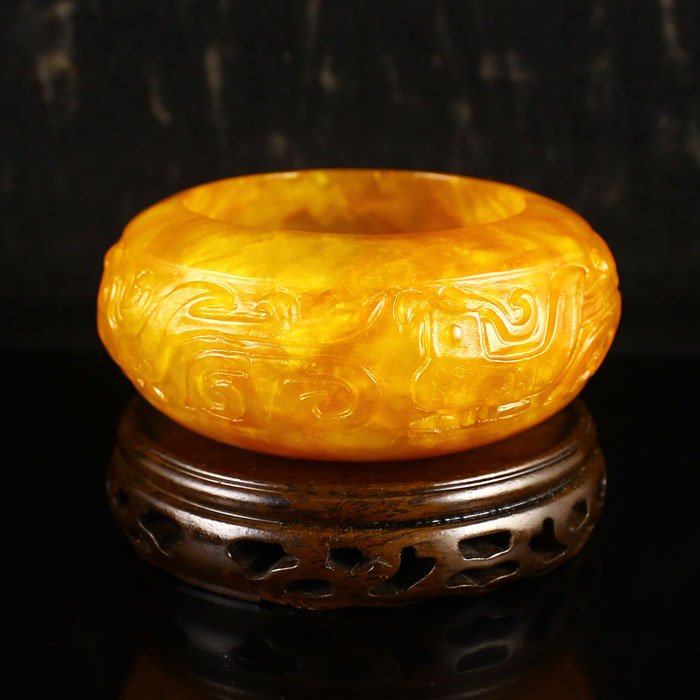 Chinese Natural Shoushan Stone Low Relief Brush Washer: Chinese Natural Shoushan Stone Low Relief Brush Washer Dimension: 95*95*41 (mm) 3.74*3.74*1.61 (in) Weight 0.70 lbs/316g Tips about Shoushan StoneChinese Fujian Shoushan stone is one of four Chinese t