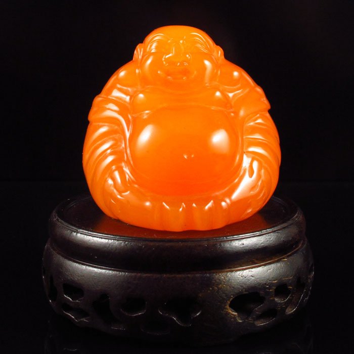 Natural Indonesia Jin Tian Huang Laughing Buddha: Beautiful Color Hand Carved Natural Indonesia Jin Tian Huang Laughing BuddhaDimension: 50*53*53(mm) 1.97*2.09*2.09(in) Weight 0.43 lbs/196 gJin Tian Huang from Indonesia and Java Sun Xi, the stone in 