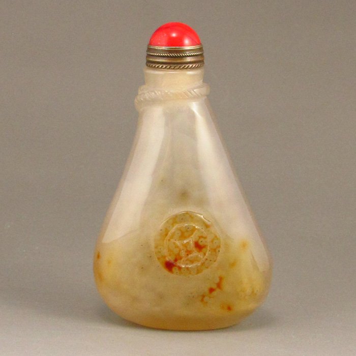 Beautiful Chinese Natural Agate Snuff Bottle: Beautiful Chinese Natural Agate Snuff Bottle Dimension: 74*43*27(mm) 2.91*1.69*1.06(in) Weight 0.11 lbs/48 g Agate is a code, Ma Nao, horse brain, is a kind of mineral chalcedony class, is often mixed