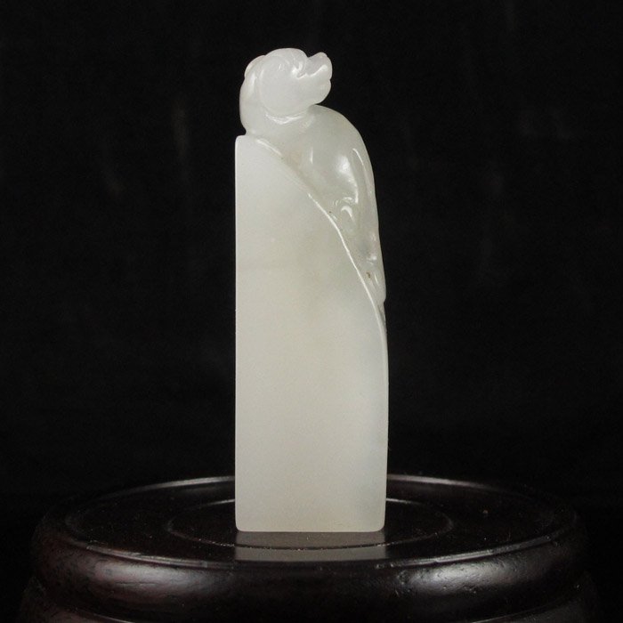 Superb Chinese White Hetian Jade Foo Dog Seal: Superb Chinese White Hetian Jade Foo Dog Seal Dimension: 60*15*19(mm) 2.36*0.59*0.75(in) Weight 0.08 lbs/38 g The total weight does not include the base. The base is not included after you have won th
