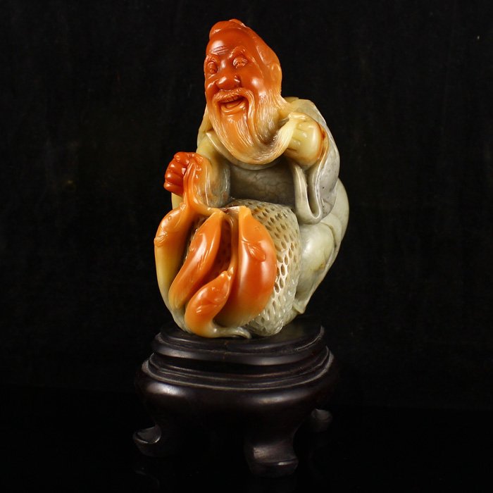 Superb Chinese Shoushan Stone Fisherman Statue: Superb Hand Carved Chinese Natural Shoushan Stone Fisherman Statue Dimension: 97*71*39 (mm) 3.82*2.80*1.54 (in) Weight 0.70 lbs/318g Tips about Shoushan StoneChinese Fujian Shoushan stone is one of fo