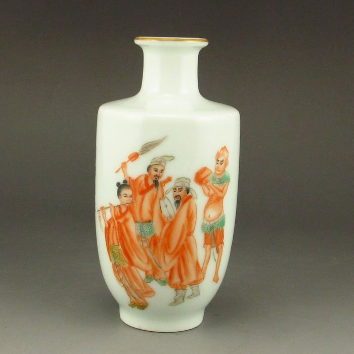 Chinese Gilt Edges Iron Red Glaze Porcelain Vase: Hand-painted Chinese Gilt Edges Iron Red Glaze Porcelain Vase w Qian Long Mark Dimension: 105*50*50(mm) 4.13*1.97*1.97(in) Weight: 0.18 lb /80g Tips about Chinese Porcelain Chinese ceramic ware is an 