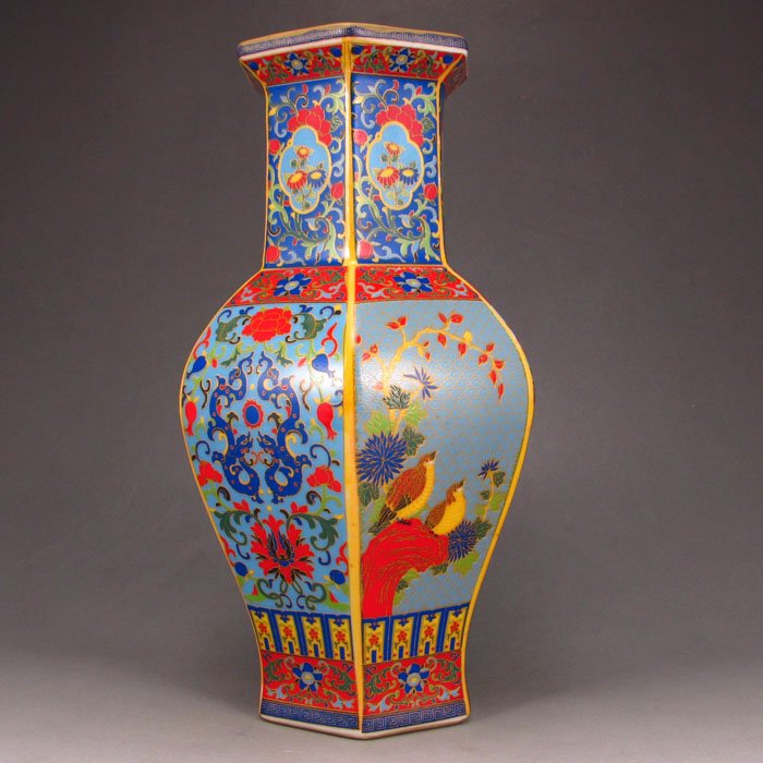 Hand Drew Chinese Gilt Edge Enamel Porcelain Vase: Hand Drew Chinese Gilt Edge Enamel Porcelain Vase w Yongzheng Mark Dimension: 205*115*115(mm)8.07*4.53*4.53(in) Weight1.53 lbs/696 gTips about Chinese Porcelain Chinese ceramic ware is an art craft th