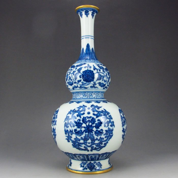 Gilt Eeges Blue And White Porcelain Gourd Form Vase: Chinese Gilt Eeges Blue And White Porcelain Gourd Form Vase w Qianlong Mark Dimension: 114*114*254(mm) 4.49*4.49*10.00 (in) Weight 1.60 lbs/726gTips about Chinese Porcelain Chinese ceramic ware is an 