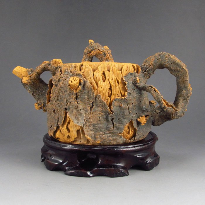 China Yixing Zisha Purple Clay Teapot Artist Signature: Handmade Chinese Yixing Zisha / Purple Clay Teapot w Artist SignatureDimension: 170*100*95 (mm) 6.69*3.94*3.74 (in) Weight 0.90 lbs/406gThe total weight does not include the base. The base is not incl