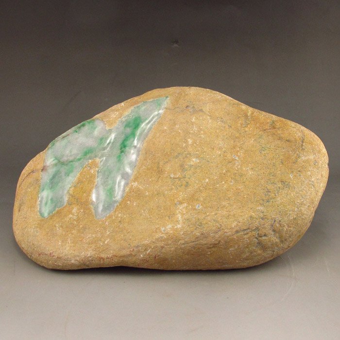 Superb Natural Jadeite Original Stone / Gamble Stone: Superb Natural Jadeite Original Stone / Gamble Stone Statue Dimension:250*150*50(mm)9.84*5.91*1.97(in)Weight 7.76 lbs/3518g Tips about Jadeite Jade Jadeite generally occurs in metamorphic rocks with a