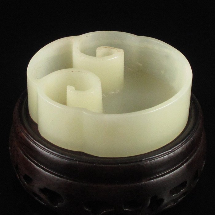 Chinese Natural Hetian Jade Scholar 's Brush Washer: Chinese Natural Hetian Jade Scholar 's Brush Washer Dimension: 59*59*16(mm) 2.32*2.32*0.63(in) Weight 0.11 lbs/52 g Tips about Chinese Hetian Nephrite Jade Hetian jade is a nephrite jade and is regard