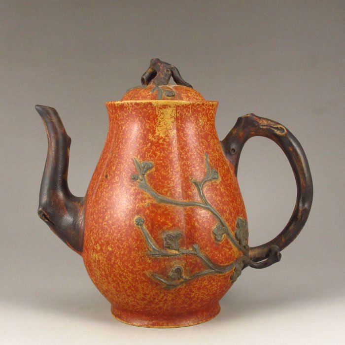 Handmade Chinese Yixing Zisha Clay Teapot Artist Signed: Handmade Chinese Yixing Zisha Clay Teapot Artist SignedDimension:138*145*93(mm)5.43*5.71*3.66(in)Weight 0.73lbs/332gZisha ware, especially zisha teapots, is one of the mysterious arts of China's Ming 