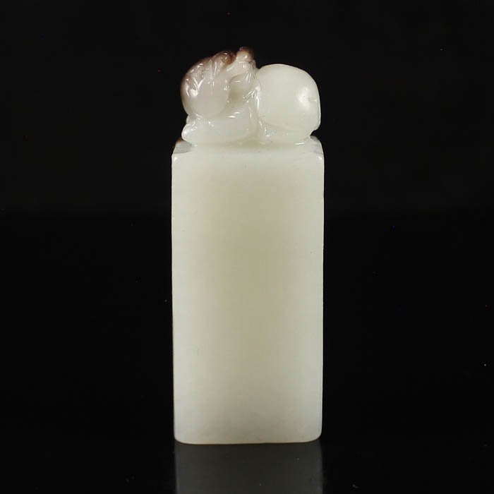 Hand Carved Chinese Natural Hetian Jade Foo Dog Seal: Hand Carved Chinese Natural Hetian Jade Foo Dog Seal Dimension: 53*20*19 (mm) 2.09*0.79*0.75 (in) Weight 0.10 lbs/46g Tips about Chinese Hetian Nephrite JadeHetian jade is a nephrite jade and is regar