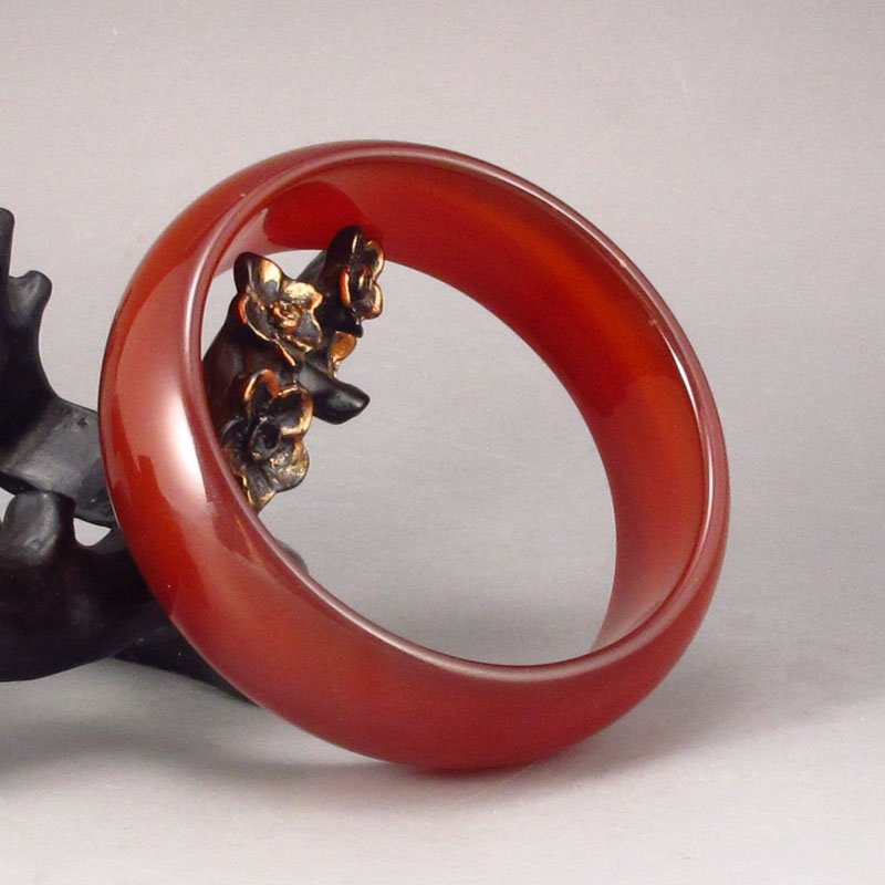 65 mm Beautiful Color Chinese Natural Agate Bracelet: Beautiful Color Hand Carved Chinese Natural Agate Bracelet Dimension: 65*23*7(mm) 2.56*0.91*0.28(in) Weight 0.18 lbs/80g Agate is a code, Ma Nao, horse brain, is a kind of mineral chalcedony class, is