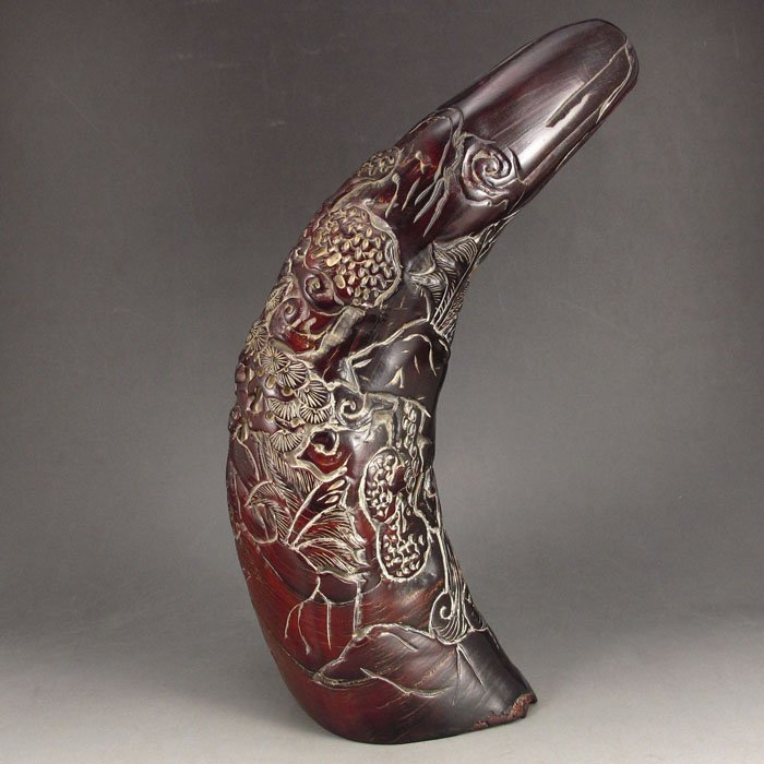 Vintage Chinese Ox Horn Carved Pine Tree Statue: Vintage Chinese Ox Horn Carved Pine Tree StatueDimension: 245*85*75(mm)9.65*3.35*2.95 (in) Weight 1.89bs/858g Tips about horn sculptureHorn sculpture has a long history. The horn sculpture is usually 