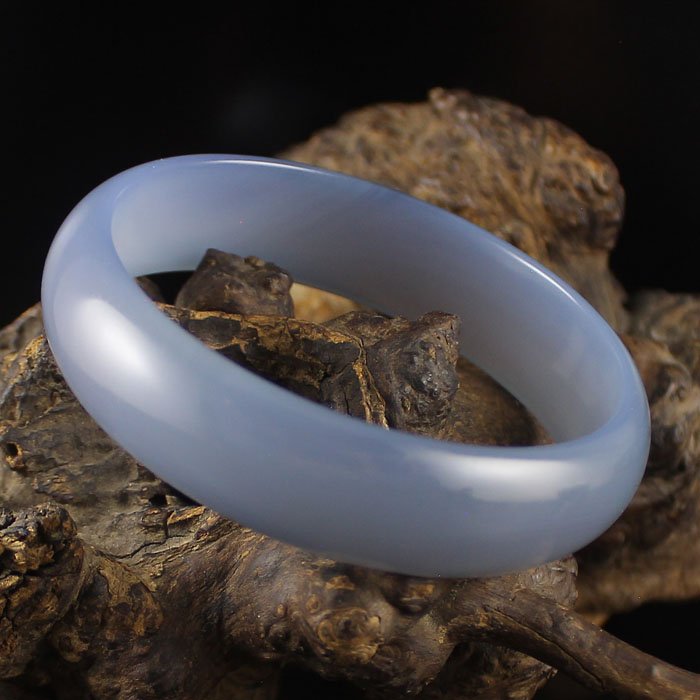 Inside Diameter 62 mm Blue Chalcedony Agate Bracelet: Beautiful Inside Diameter 62 mm Turkey Blue Chalcedony Agate Bracelet Dimension:62*17*6(mm)2.44*0.67*0.24(in) Weight 0.10 lbs/44 g The total weight does not include the base. The base is not included