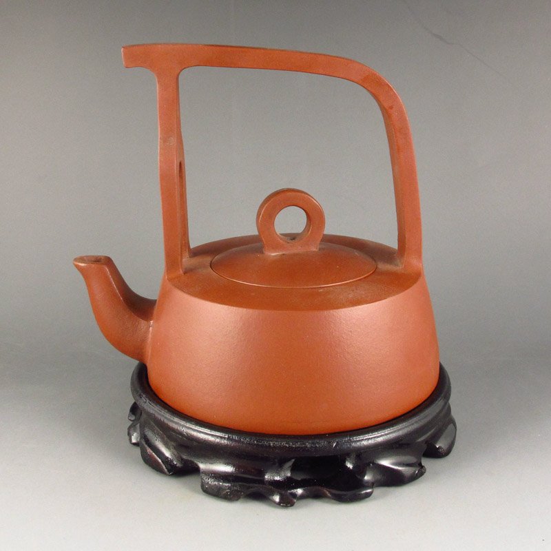 Handmade Chinese Yixing Zisha Clay Teapot Artist Signed: Handmade Chinese Yixing Zisha Clay Teapot Artist Signed Dimension: 132*145*119 (mm) 5.20*5.71*4.69(in) Weight 0.85 lbs/386g There are a variety of Zisha mud color, remove the main red clay, sand clay,