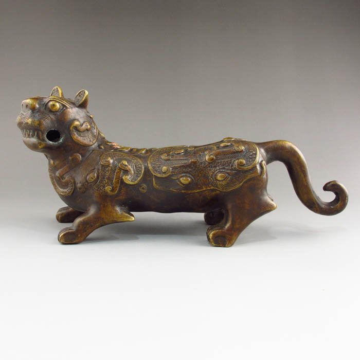 Chinese Bronze Statue - Tiger: Chinese Bronze Statue - Tiger Dimension:215*105*65(mm)8.46*4.13*2.56(in)Weight 1.33 lbs /605g Tips about Bronze is some of the most important pieces of Chinese art, warranting an entire separate catal